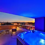 - Gold With Pool & Whirpool וילה טרוגיר