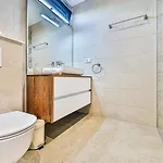 - Gold With Pool & Whirpool *