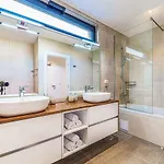 - Gold With Pool & Whirpool וילה