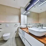 - Gold With Pool & Whirpool וילה