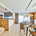 וילה - Gold With Pool & Whirpool *