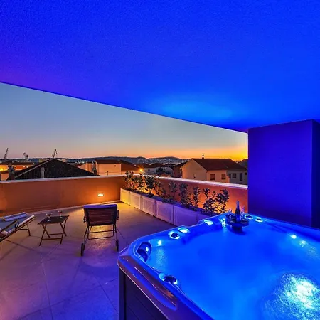 - City Gold With Pool & Whirpool Villa Trogir