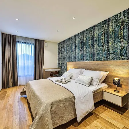 - City Gold With Pool & Whirpool Trogir