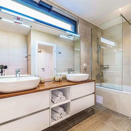 - City Gold With Pool & Whirpool Villa