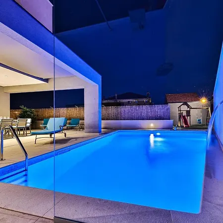 - City Gold With Pool & Whirpool Villa Trogir