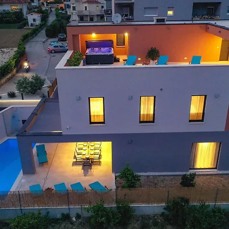 Villa - City Gold With Pool & Whirpool Trogir